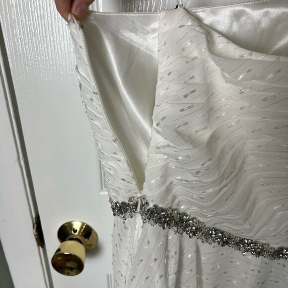 Mac Duggal White Silver Rosette Appliqué One-Shoulder Chiffon 49179 Gown 8 - Picture 8 of 9